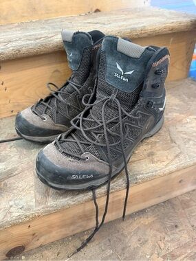 Salewa Men's Brown Hiking Boots - Durable Mid-High Support